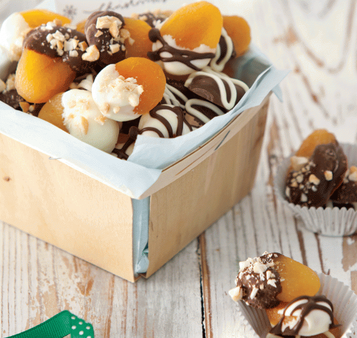 chocolate-dipped-apricots